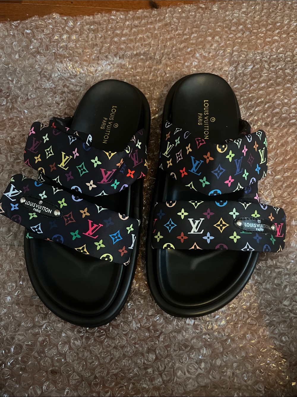 Lv multicolor pool sides